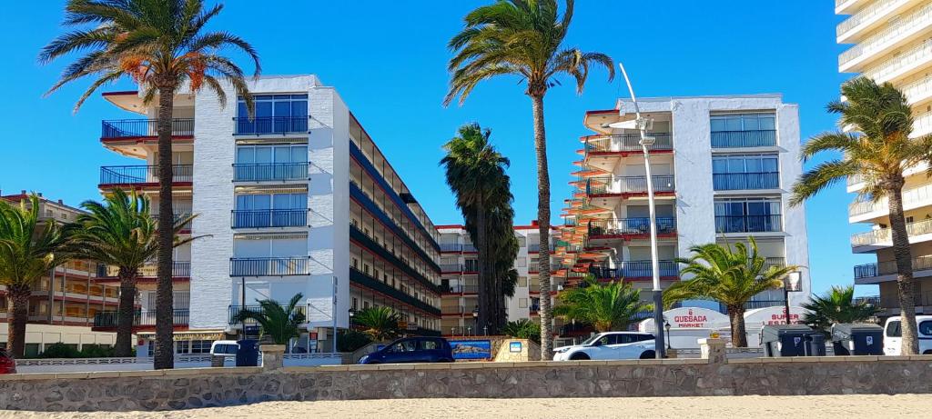 Primera línea, vistas al Castillo, Avda Papa Luna 10 - 5