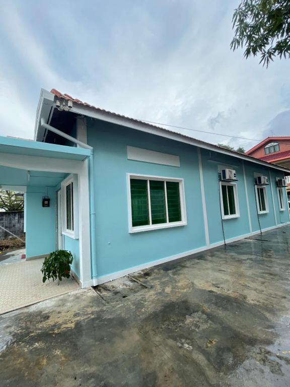 Bungalow House "Feel at Home" Near A Famosa & Jonker Street for 4 to 6 people stay photo