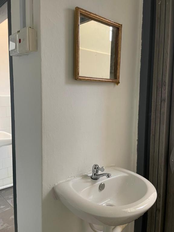Bungalow House "Feel at Home" Near A Famosa & Jonker Street for 4 to 6 people stay photo