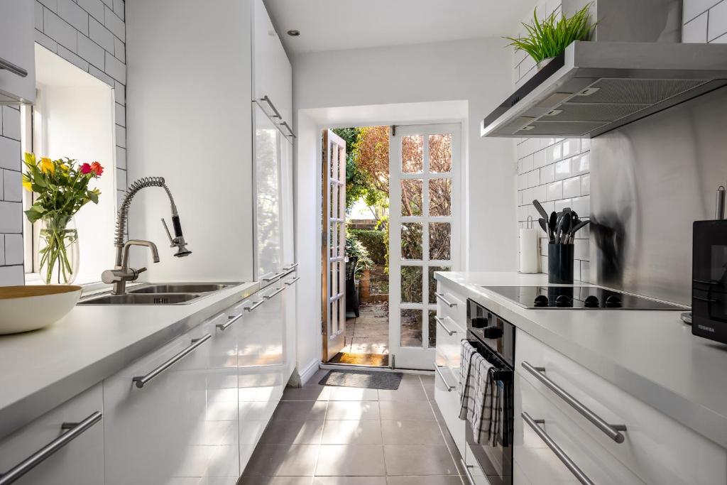 Curb Properties - Sandford Street - Town Centre Chic Home