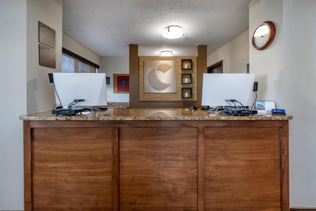 Comfort Inn & Suites Hays I-70 photo