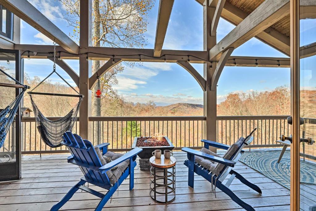 Gorgeous Franklin Getaway with Deck, Mountain Views!, Franklin