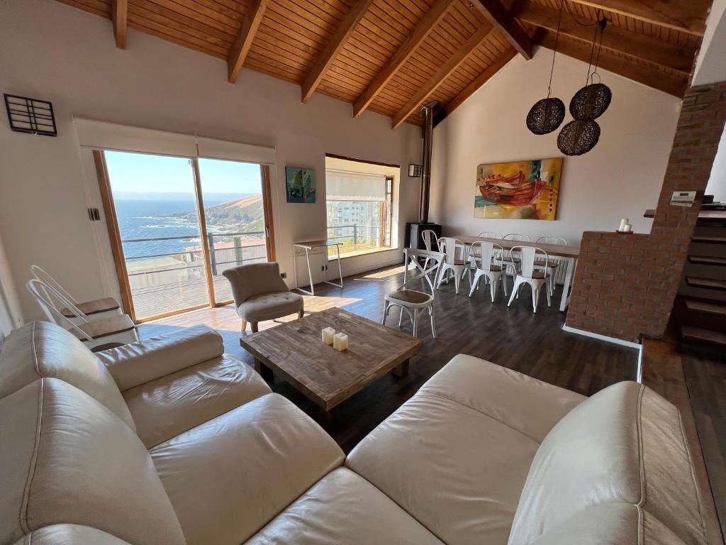 Linda casa con terraza y vista al mar - 2