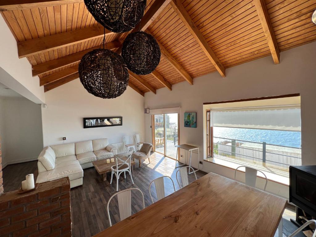 Linda casa con terraza y vista al mar - 3