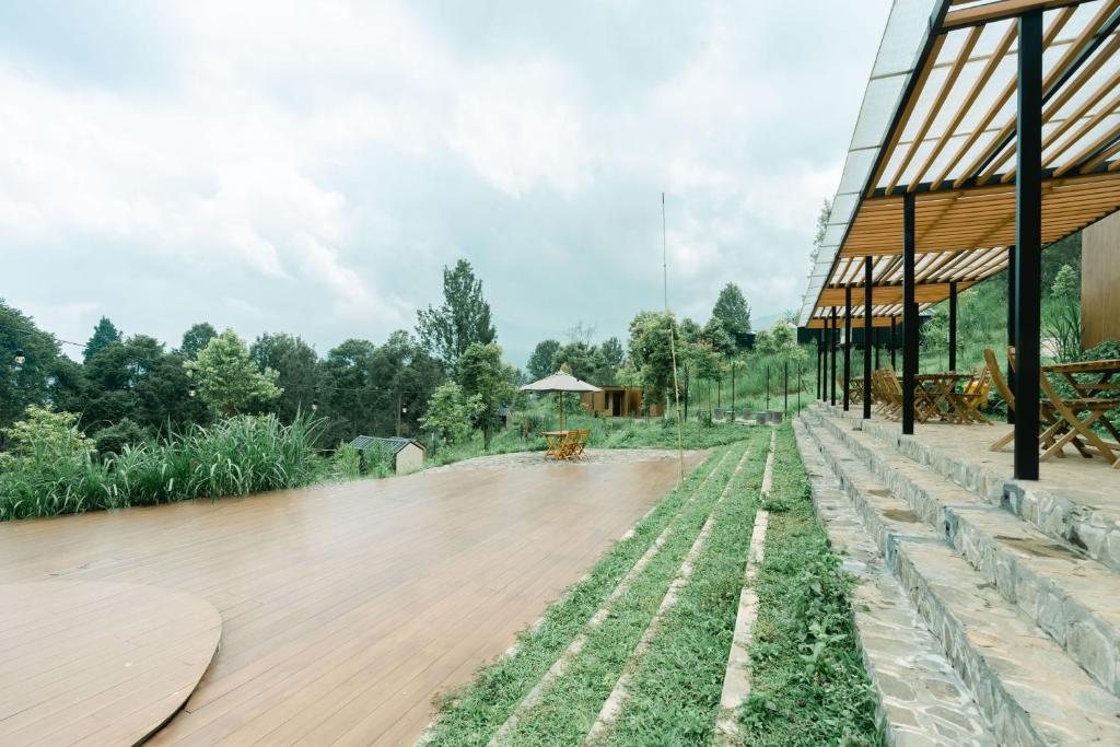 Bobocabin Puncak Gunung Mas photo