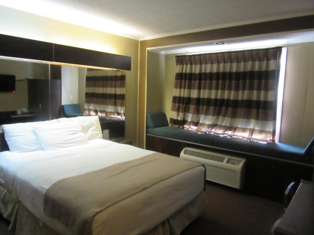 Microtel Inn & Suites by Wyndham Columbia Two Notch Rd Area photo