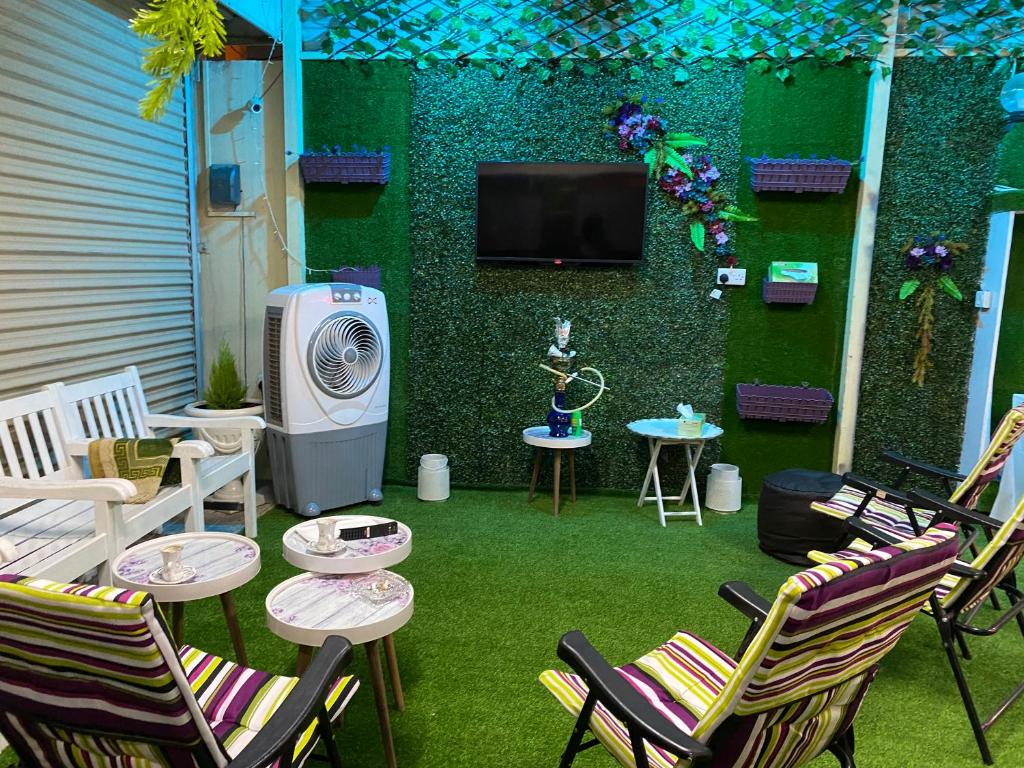 3 Bedrooms With Lovely Front Yard photo