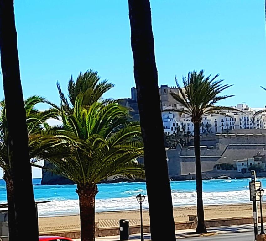 Primera línea, vistas al Castillo, Avda Papa Luna 10, Peñíscola