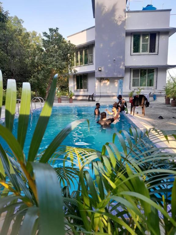 Ivy Maitri Farm 3 Bhk with Private Pool - Badlapur — Hotel in Done