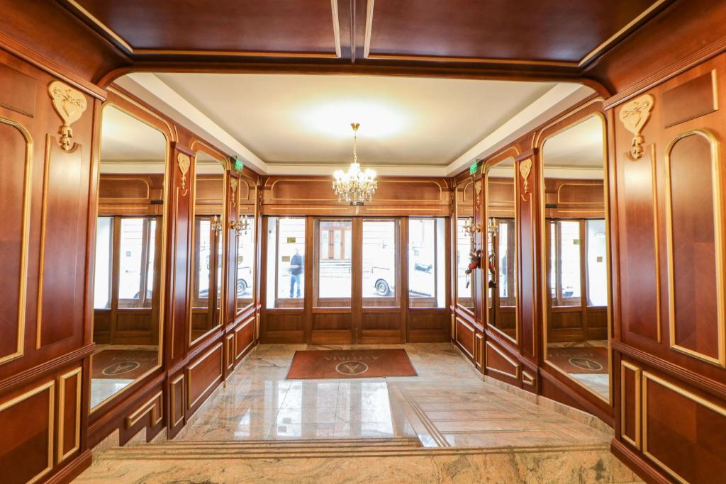 Astoria Grand Hotel photo
