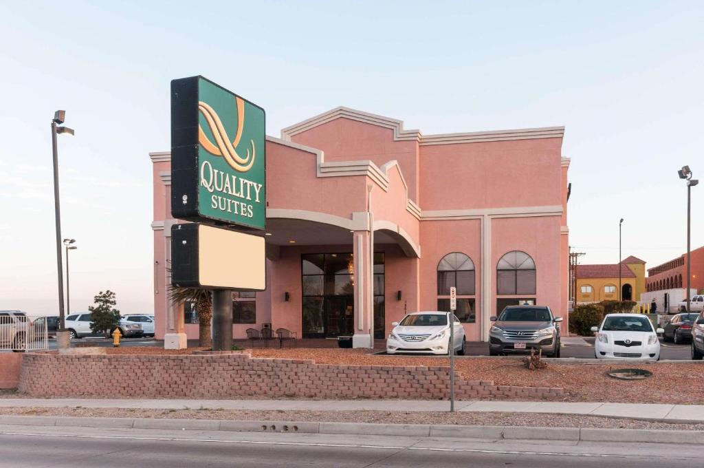 Quality Suites Albuquerque Airport photo