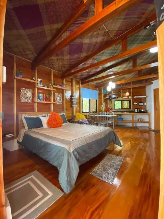 Chue&larry's Beachside Homestay, Hotel in Libagon