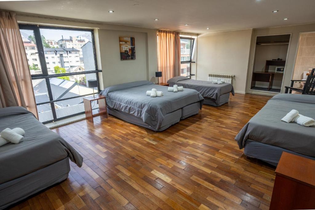 AMERICAN SUITES - 3