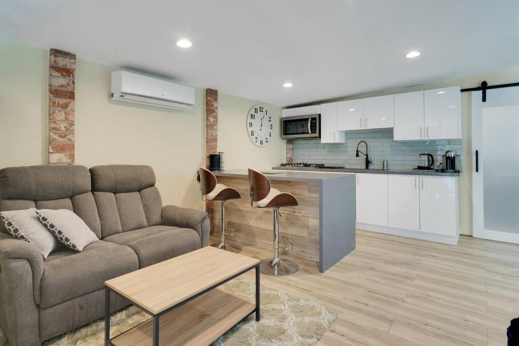 Canby Cabana ~ Luxury Pool Oasis ~ Northridge