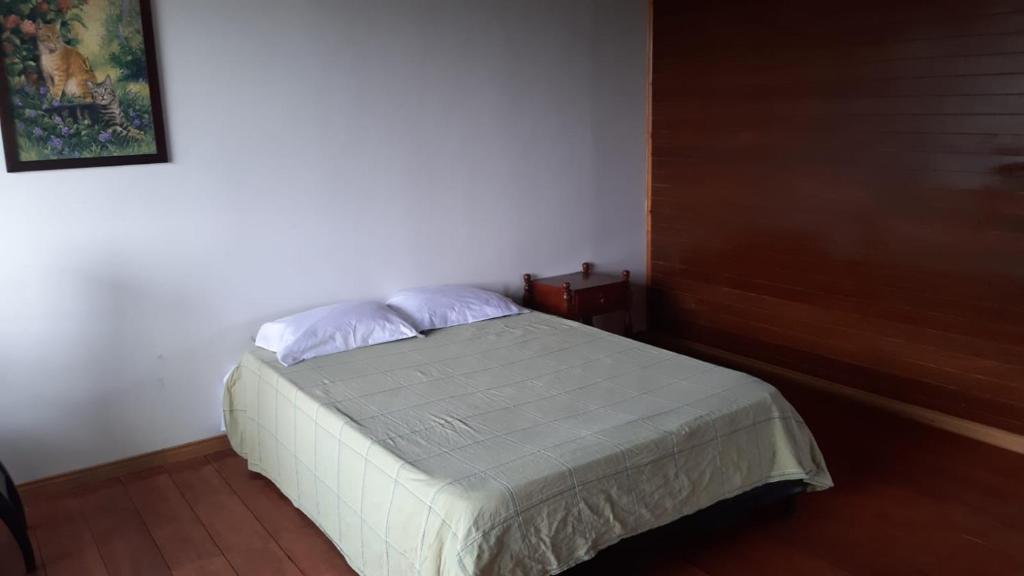 Apartamento de un ambiente, cocina, baño, acogedor, vista a zonas verdes - 1