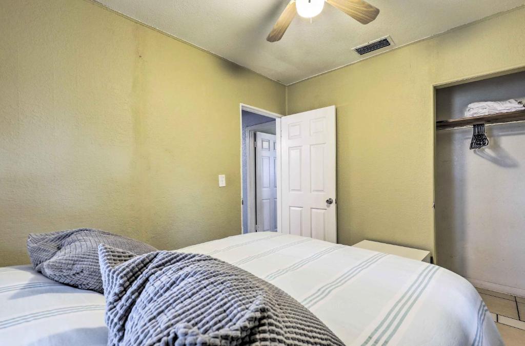 Low-Key Tampa Abode Close to Area Attractions photo