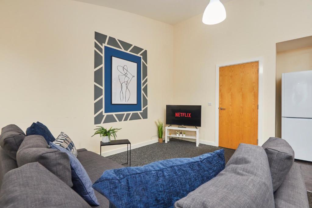 Large 2 Bed in Central Coventry - Sleeps 6 - Parking, Coventry