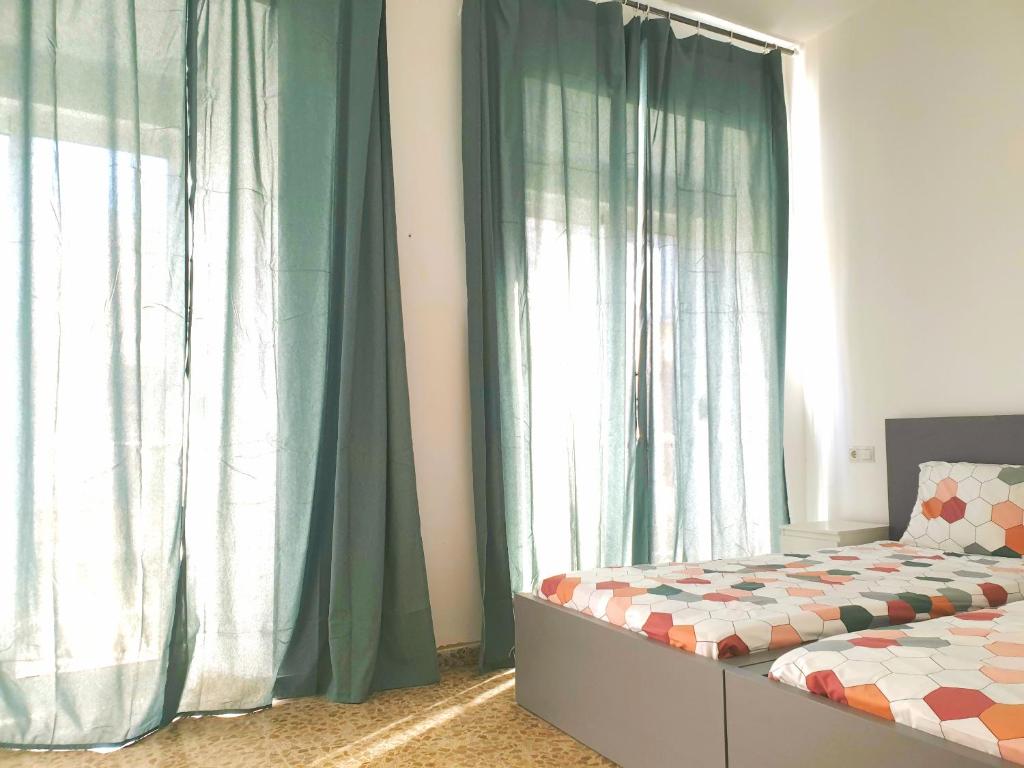 Sunny Malaga Centre Flats, 2 Options, with Balcony or Terrace, Málaga