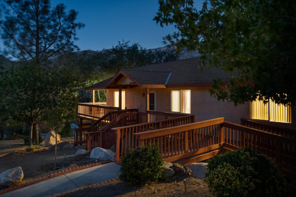Lazy Squirrel - Cozy Family House with Full Game Room, Kernville