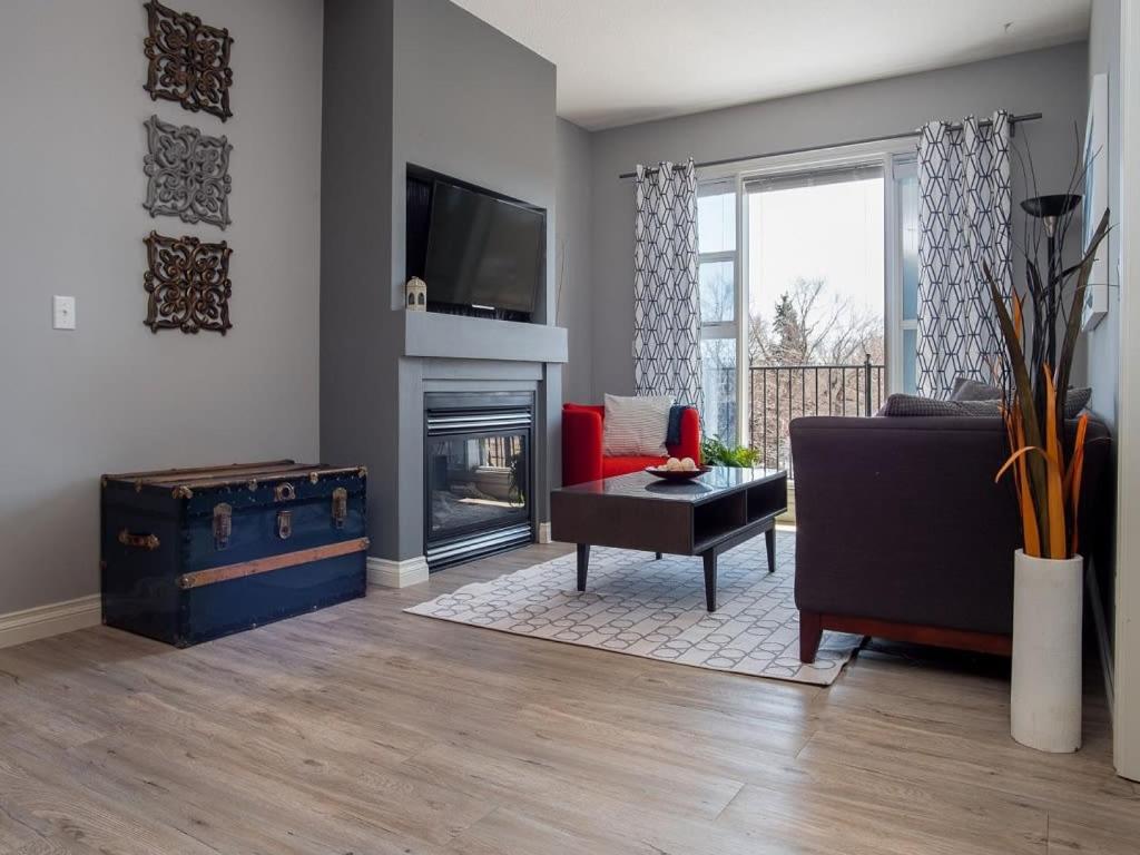 Spacious Condo w Parking Balcony Coffee