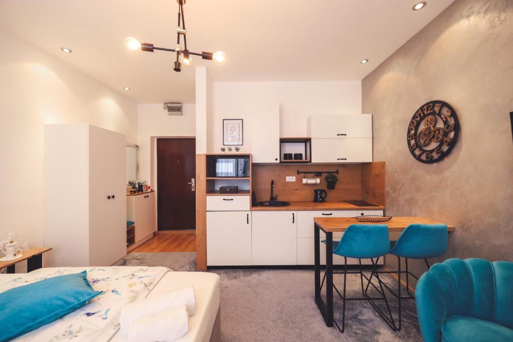 Central Square Apartment - 4