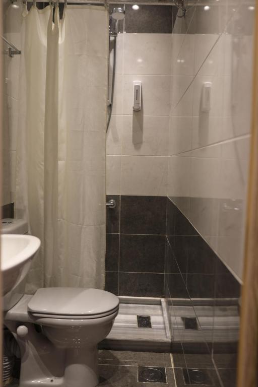 Midtown Hostel photo