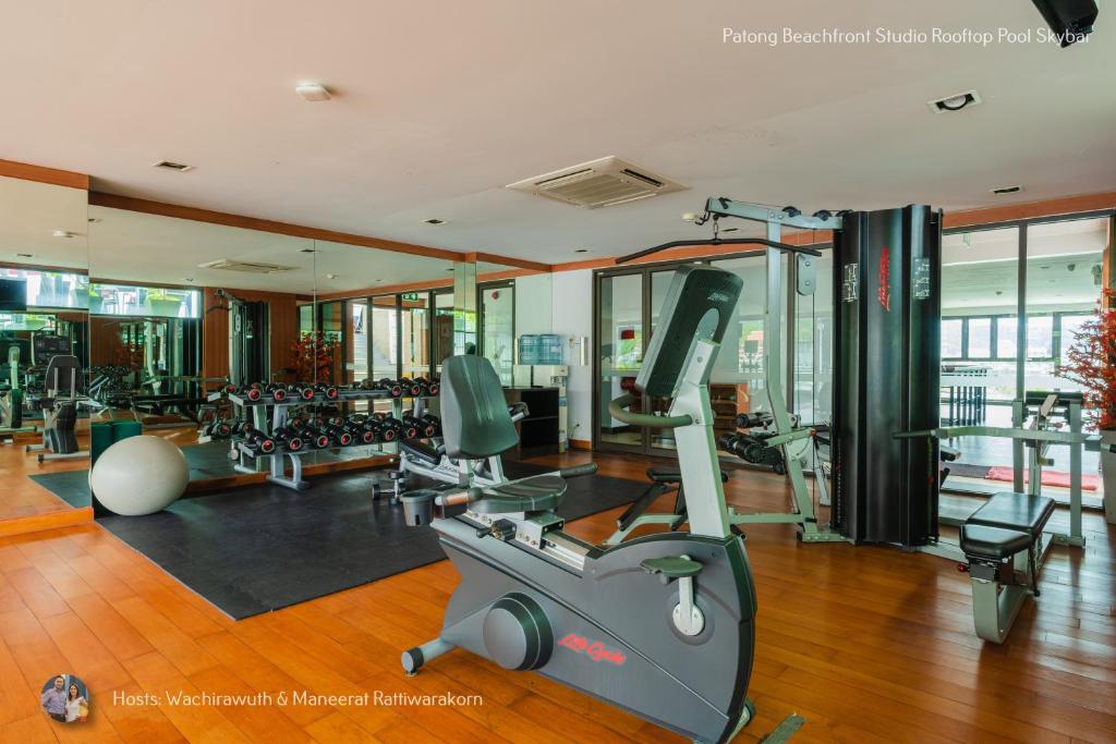 ✪✪✪✪✪ Patong Beachfront Studio Rooftop Pool Skybar photo