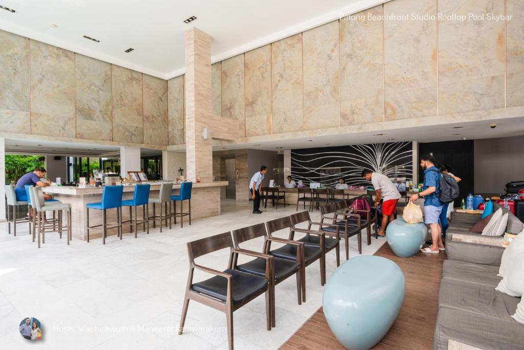 Patong Beachfront Studio 2 Mins Walk To Whitebeach レストラン