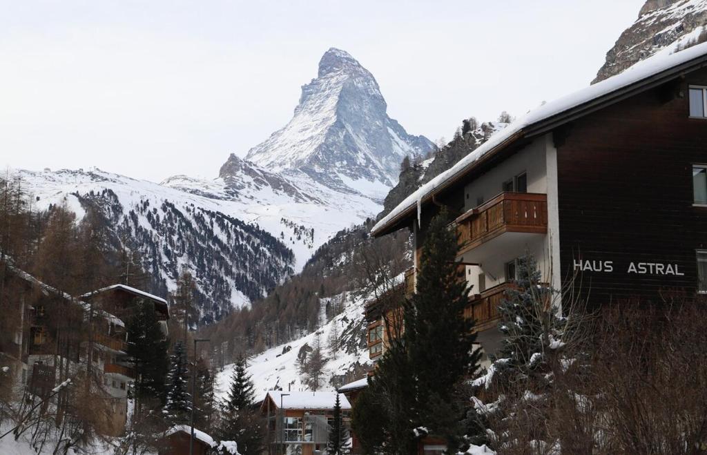 Eagle apartment with splendid and direct view of the Matterhorn photo