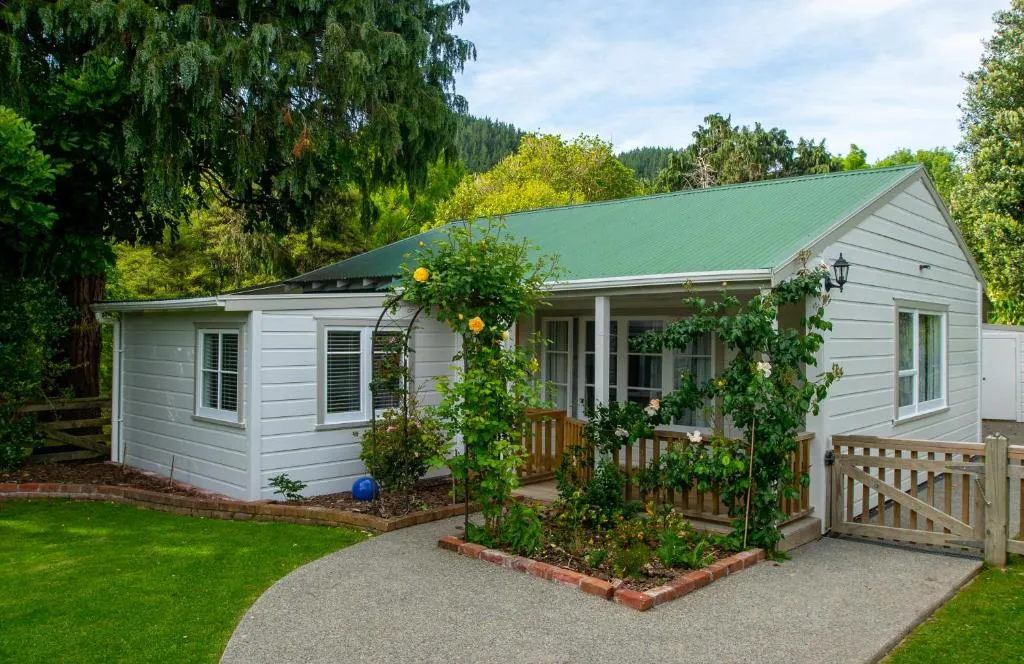 Birdsong Cottage, hotel in Paraparaumu