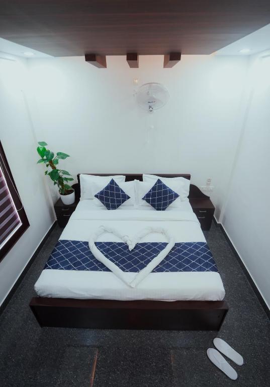 BEVERLY SUITES photo