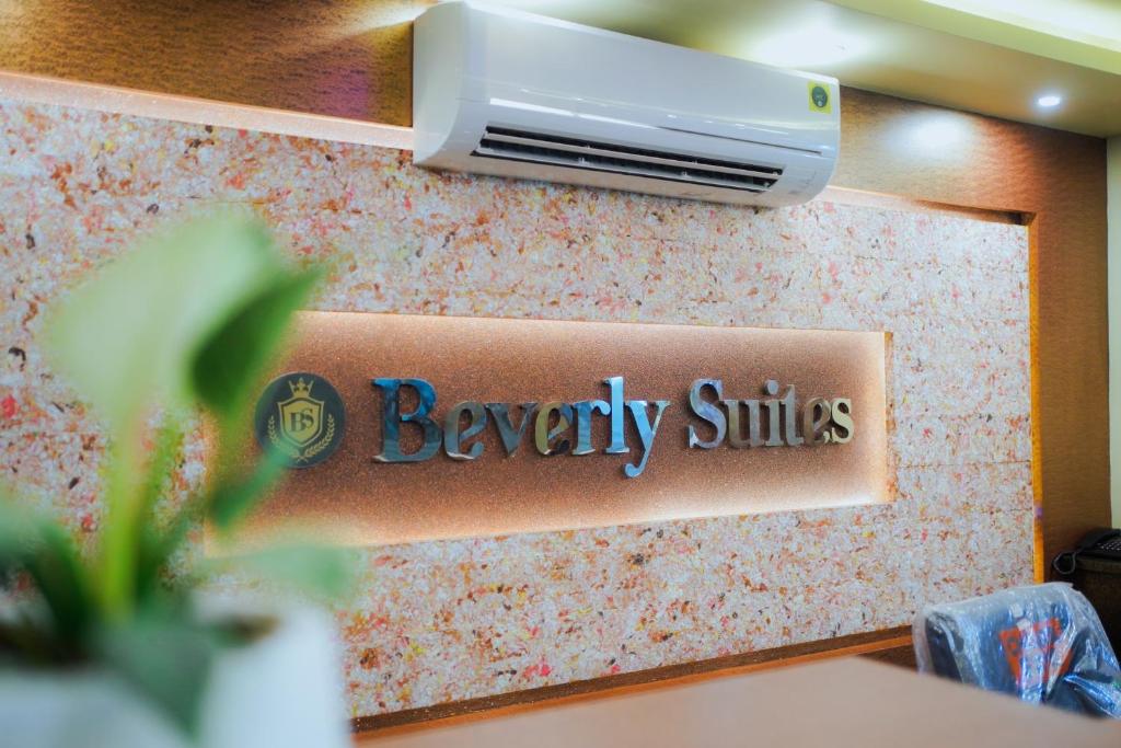 BEVERLY SUITES photo