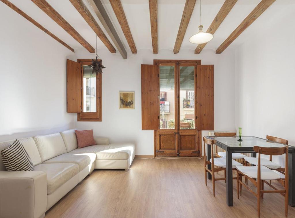Authentic flat in Poble Sec - Paralelo — Hotel in Barcelona
