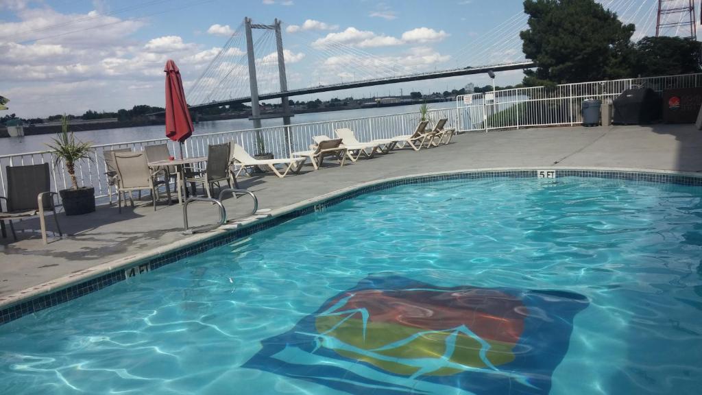 Clover Island Inn photo