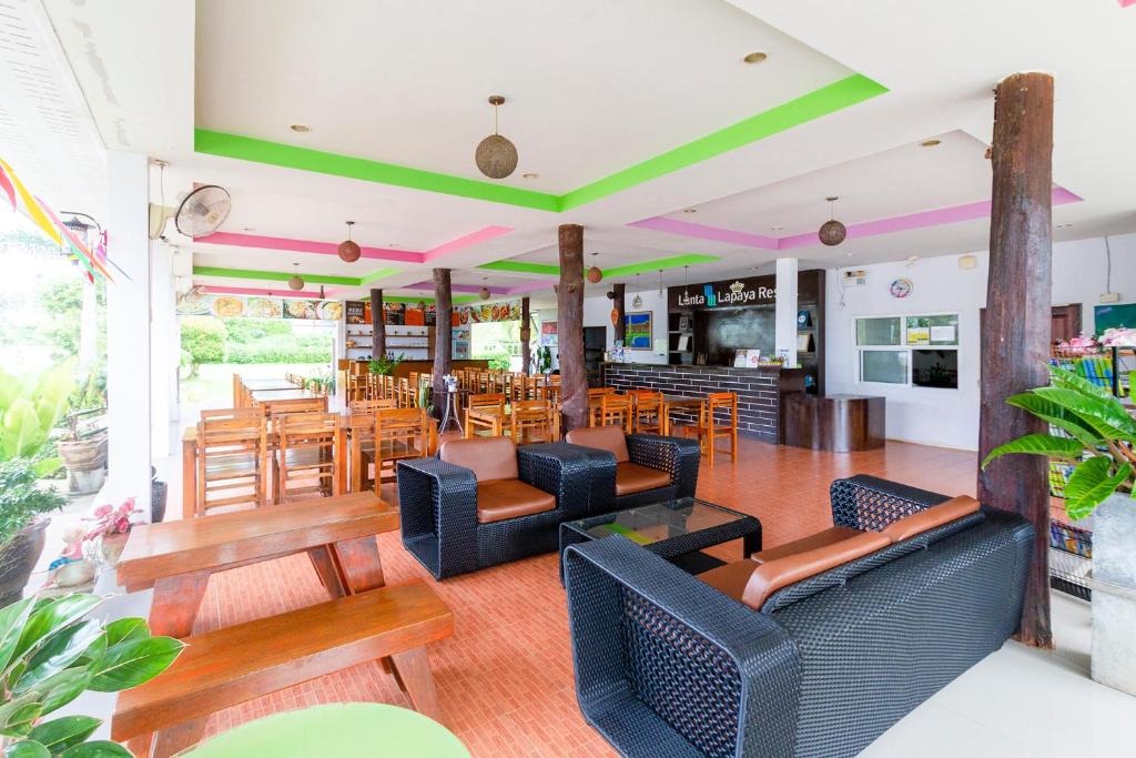 Restaurant, Lanta Lapaya Resort in Koh Lanta