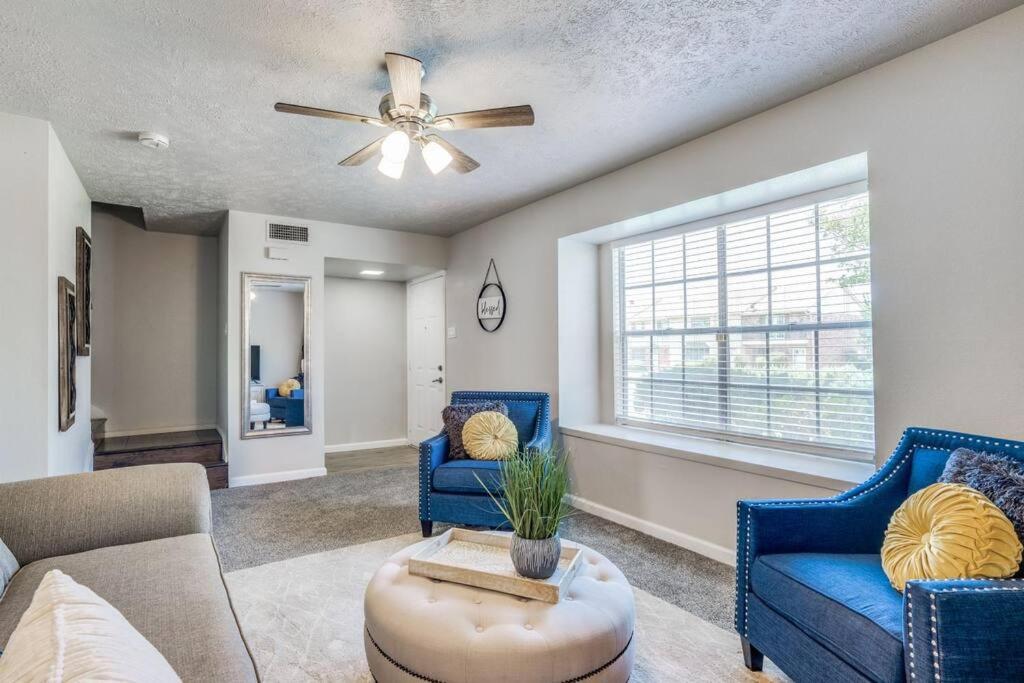 Mpressive Hideaway!, Grand Prairie