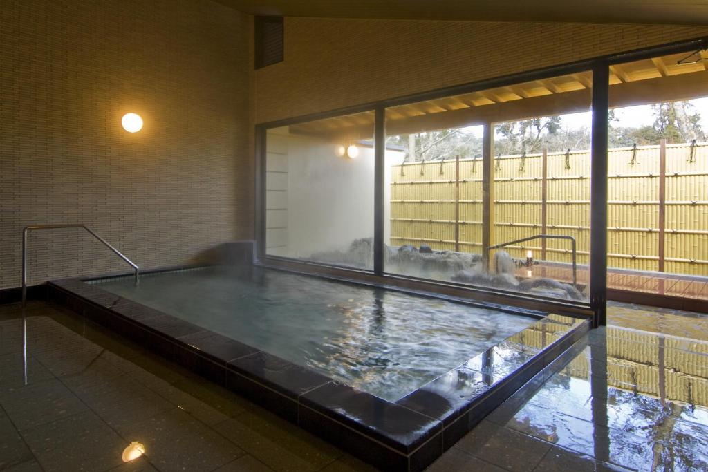 Hot spring bath