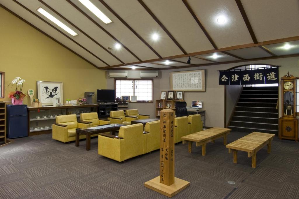 Shared lounge/TV area