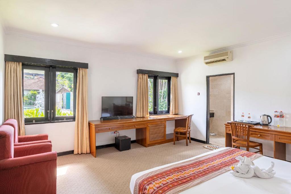 Shared lounge/TV area