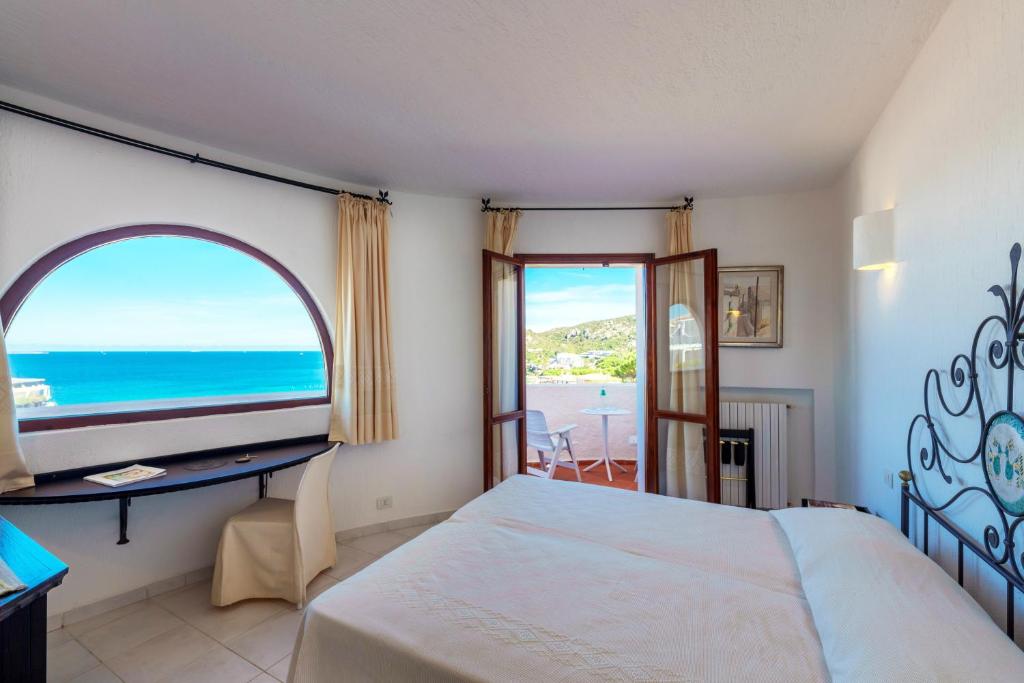 Hotel Punta Est photo