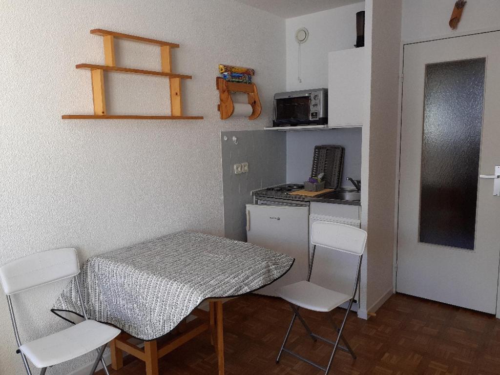 Charmant studio 4 pers au Sauze avec balcon et parking - 2