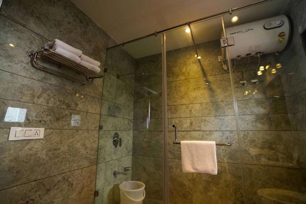 Hotel The Twin Towers photo