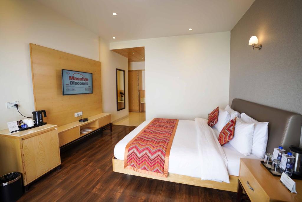 Hotel The Twin Towers photo