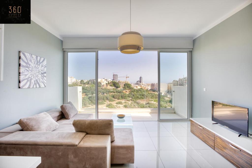 Beautiful Hill APT, with Balcony, Seaviews & WIFI by 360 Estates, St. Julian