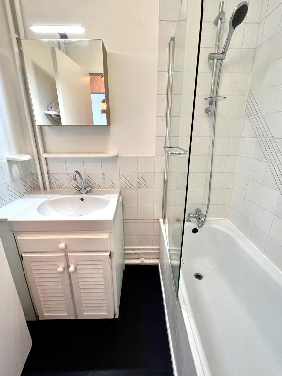 Nihal, Studio proche Zenith avec parking et balcon - 4