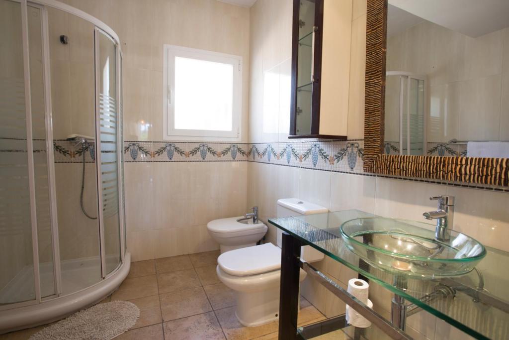 Villa Tom is a lovely modern villa located near to Playa Den Bossa and Ibiza Town photo