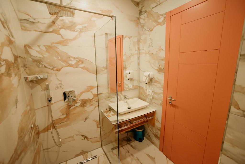 Martiness Hotel Durres — Hotel rooms in Durres, Durres