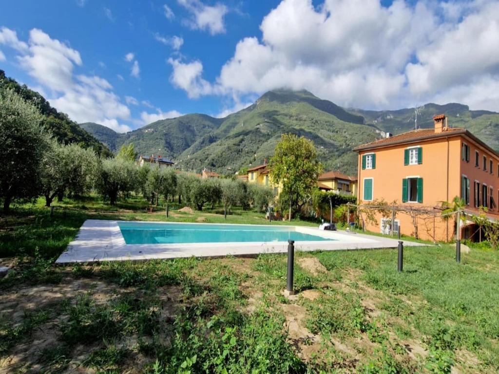 Delightful Villa in Camaiore with Heating