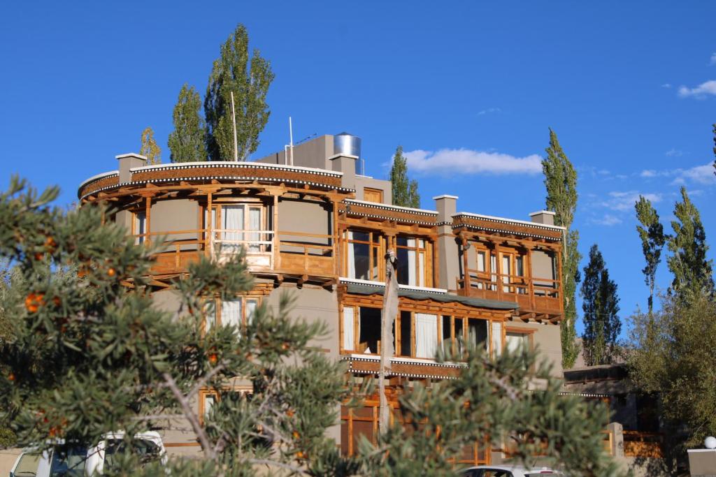 Dakpa House Ladakh — Hotel in Leh