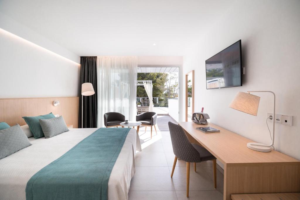 Petit Sagitario Adults only — Hotel rooms in Santandria, Balearic Islands